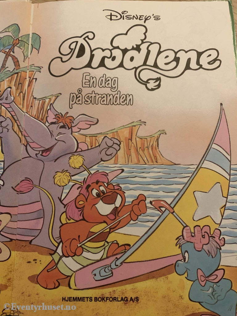 Donald Ducks Bokklubb. Drodlene - En Dag På Stranden. 1990. Walt Disney. Fortelling