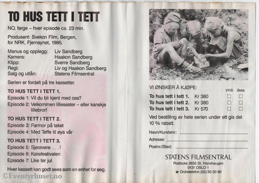 Download / Stream: To hus tett i tett - og vi som bor her. 1985. VHS Big Box. Norwegian. VHS