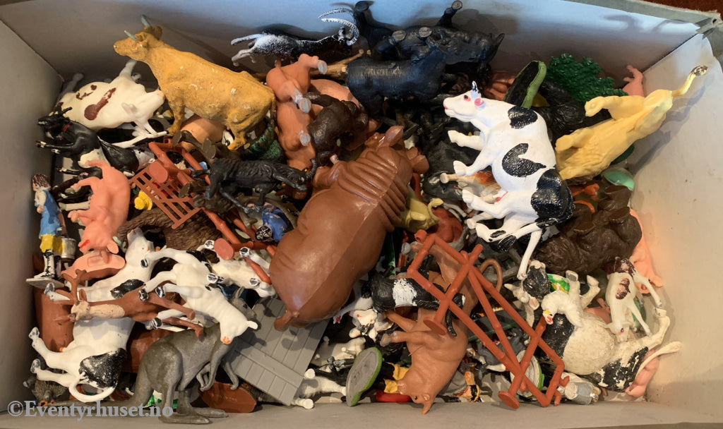 Dyrelot – assorterte gårds- og villdyrfigurer.