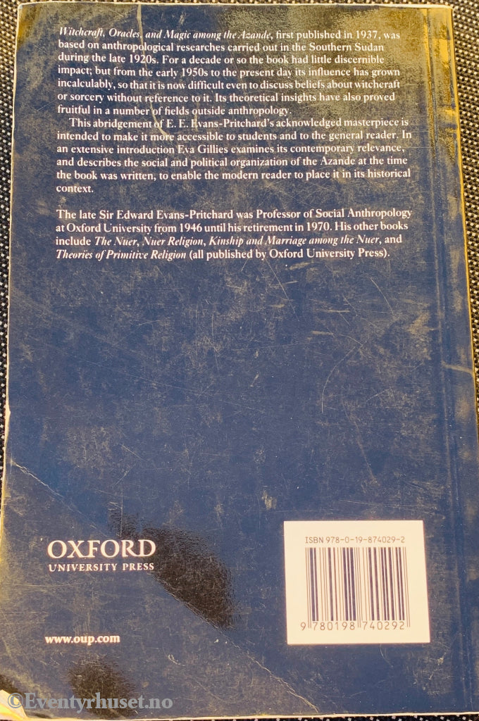 E. E. Evans-Pritchard. Witchcraft Oracles, and Magic Among the Azande. Bok.