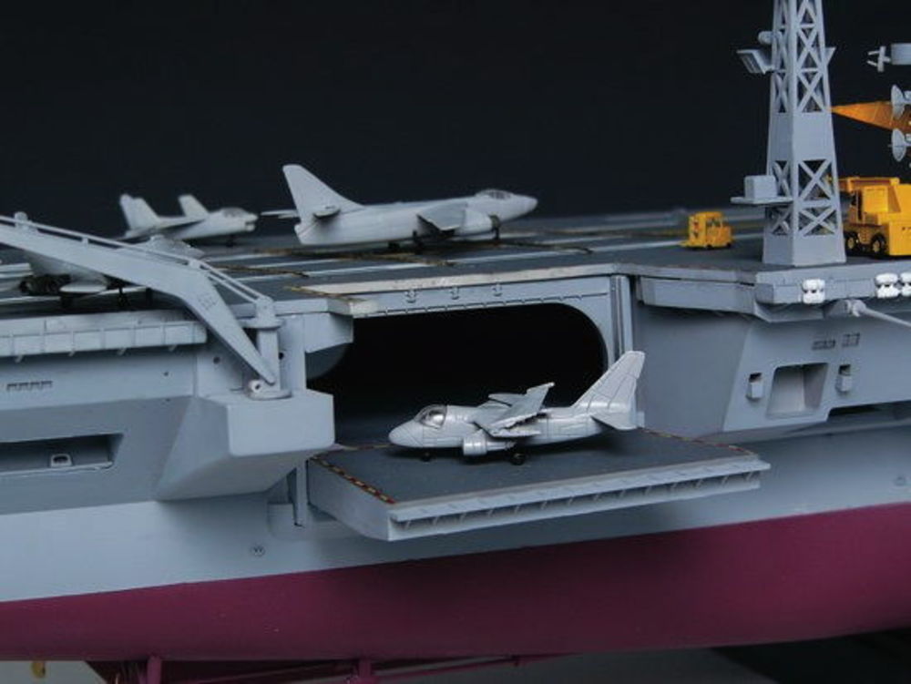 Flugzeugträger USS Nimitz CVN-68 1975