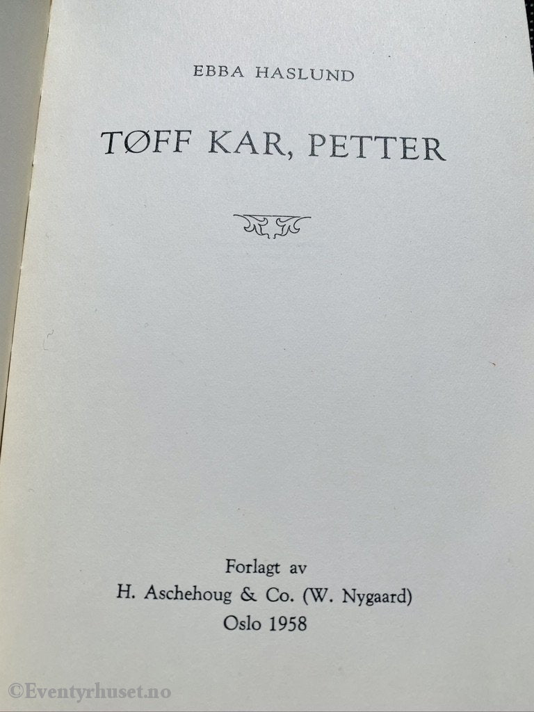 Ebba Haslund. 1958. Tøff Kar Petter. Fortelling