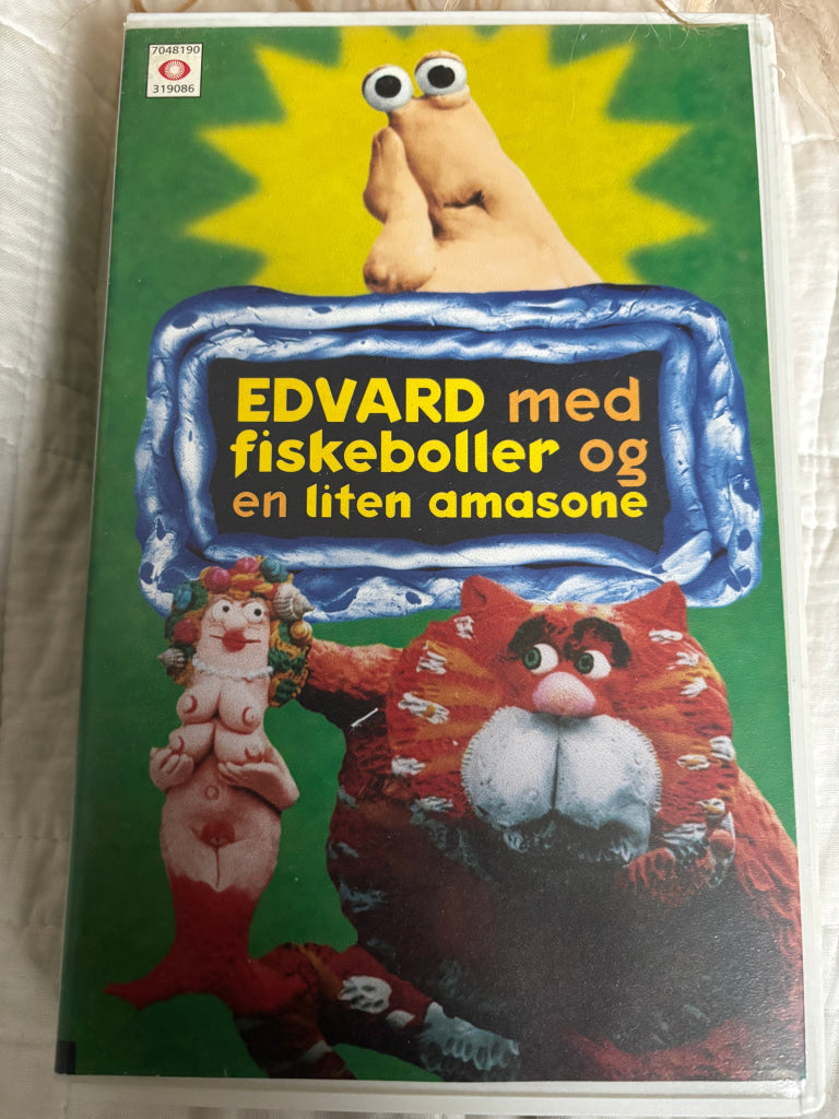 Edvard med fiskeboller og en liten amasone. 1994. VHS Big Box. VHS Big Box