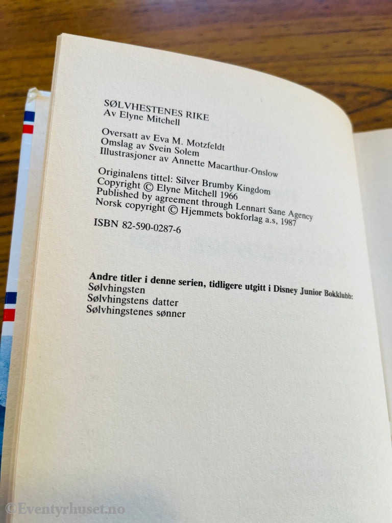 Elyne Mitchell. 1985. Sølvhestenes rike. Bok.