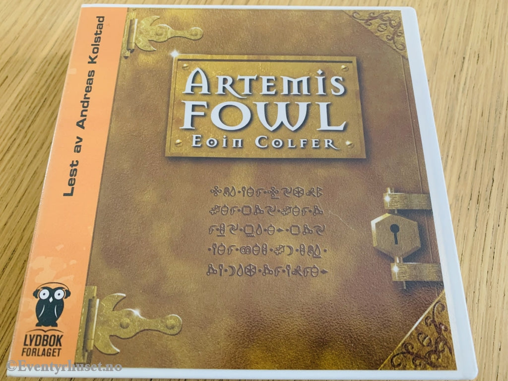 Eoin Colfer. 2003. Artemis Fowl. Lydbok På 8 Cd.