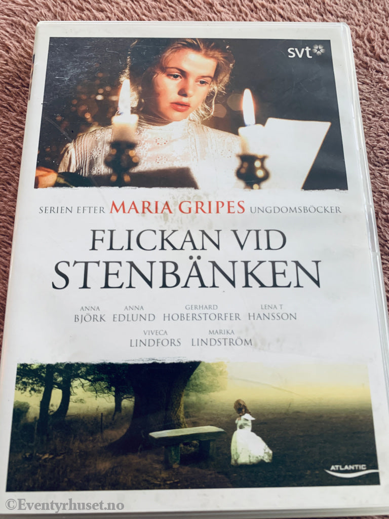 Flickan vid stenbänken (1989). DVD.