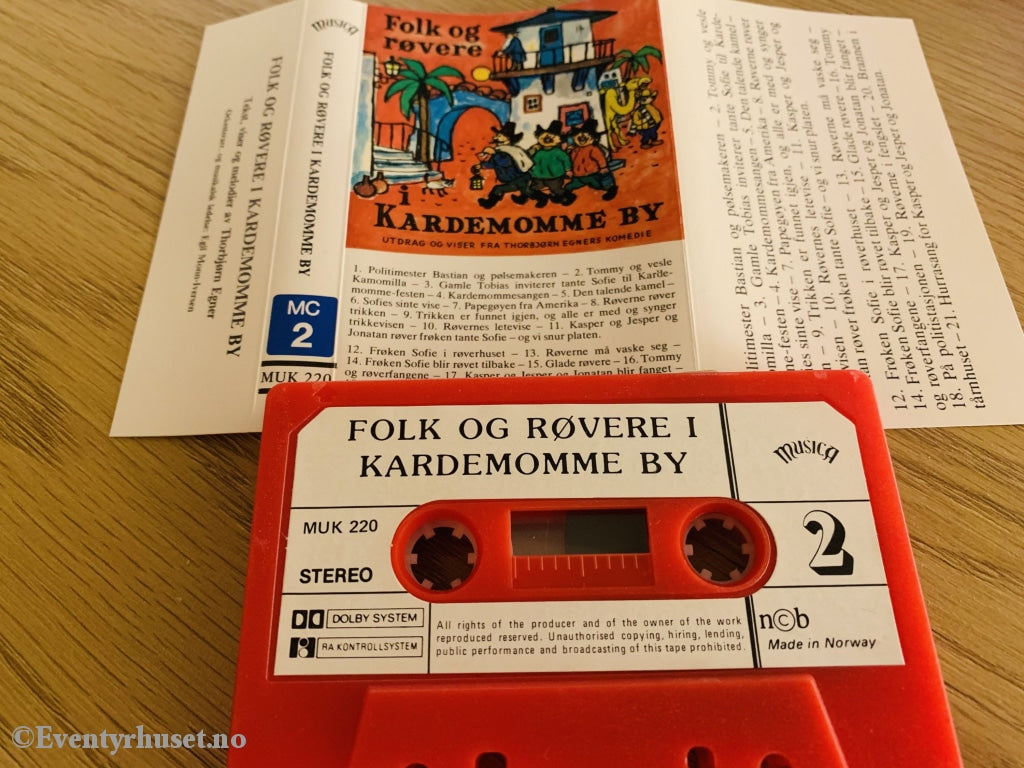 Folk Og Røvere I Kardemomme By - Utdrag Viser Fra Thorbjørn Egners Komedie.kassettbok. Rød Kassett.