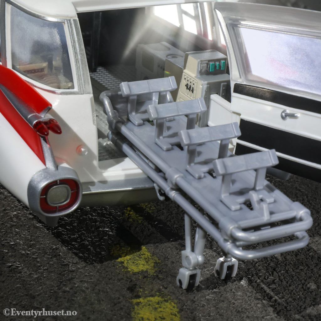 Ghostbusters Plasma Series Vehicle 1/18 Ecto-1 (1984). Mint In Sealed Box (MISB)! Actionfigur