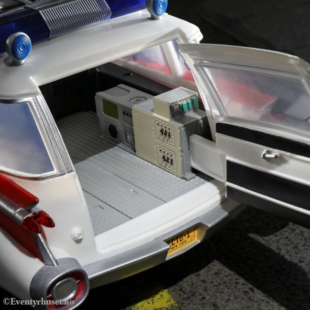 Ghostbusters Plasma Series Vehicle 1/18 Ecto-1 (1984). Mint In Sealed Box (MISB)! Actionfigur