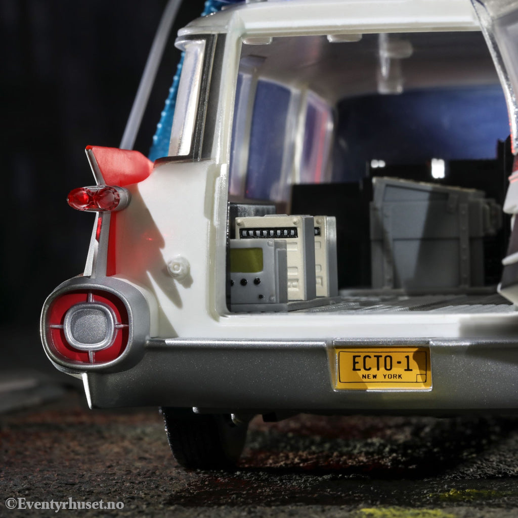Ghostbusters Plasma Series Vehicle 1/18 Ecto-1 (1984). Mint In Sealed Box (MISB)! Actionfigur