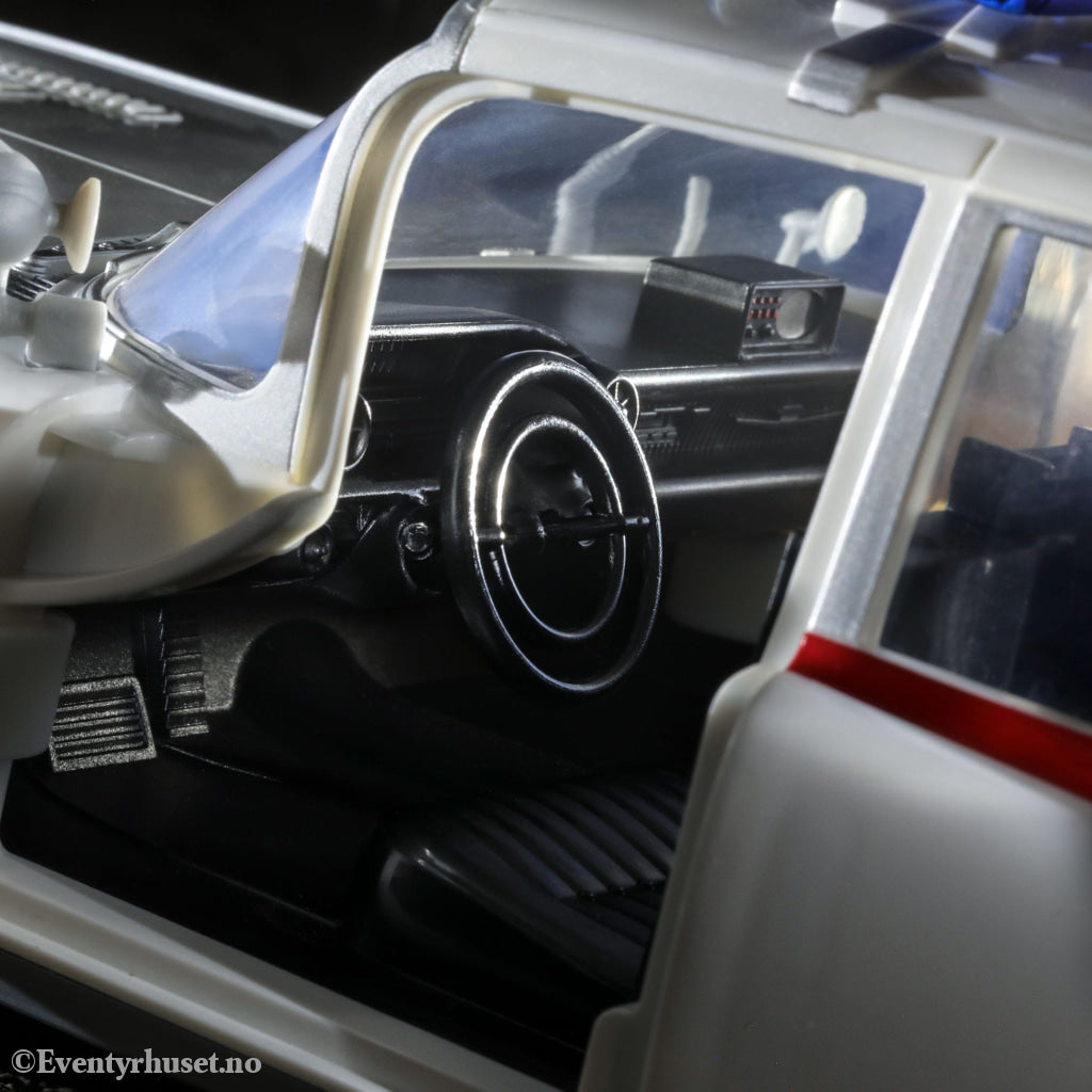 Ghostbusters Plasma Series Vehicle 1/18 Ecto-1 (1984). Mint In Sealed Box (MISB)! Actionfigur