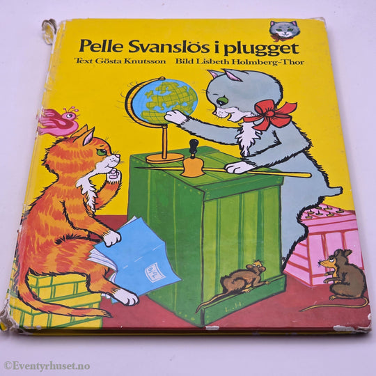 Gösta Knutsson. 1970-tallet. Pelle Svansløs i plugget. Bok.