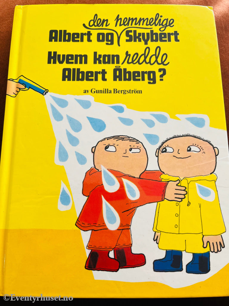 Gunilla Bergström. 1977/00. Albert Og Den Hemmelige Skybert / Hvem Kan Redde Åberg? Fortelling