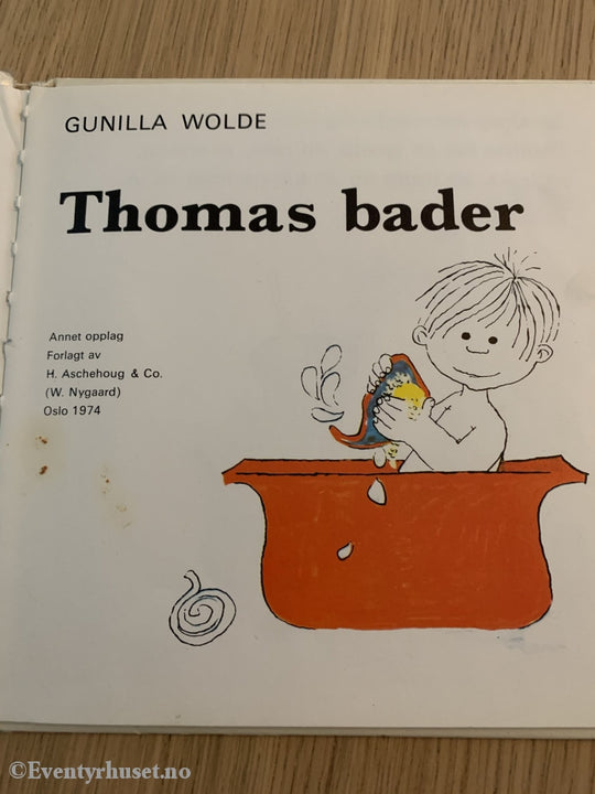 Gunilla Wolde. 1974. Thomas Bader. Førsteutgave. Fortelling