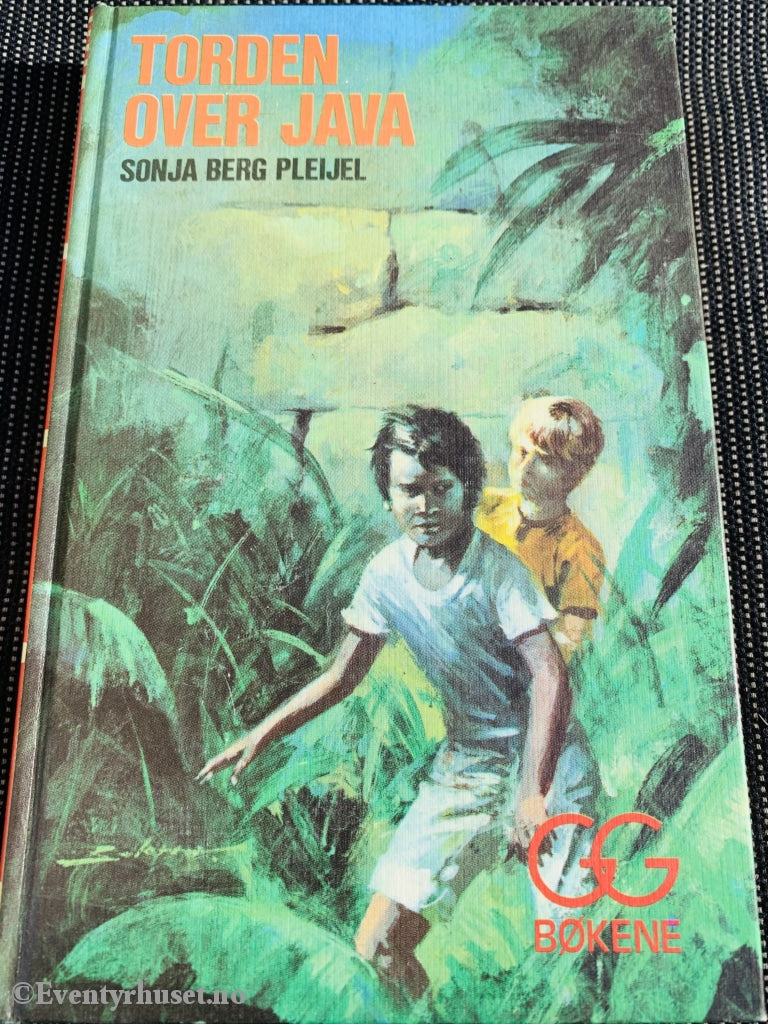 Gyldendals Gode (Gg): Sonja Berg Pleijel. 1971/77. Torden Over Java. Fortelling