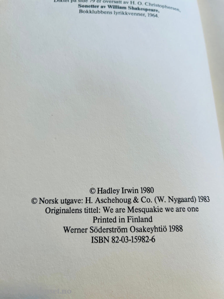 Hadley Irwin. 1975. Den røde jords folk. Bok.