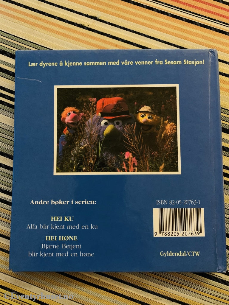 Hei Sau - Max Mekker Blir Kjent Med En Sau. 1992 (Sesam Stasjon). Fortelling