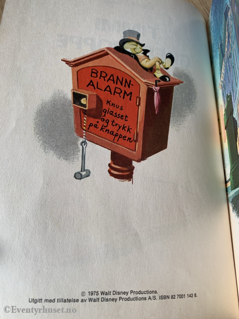 Hjemmets Småbokserie Nr. 12. Disney. 1975. Timmi Gresshoppe. Fortelling