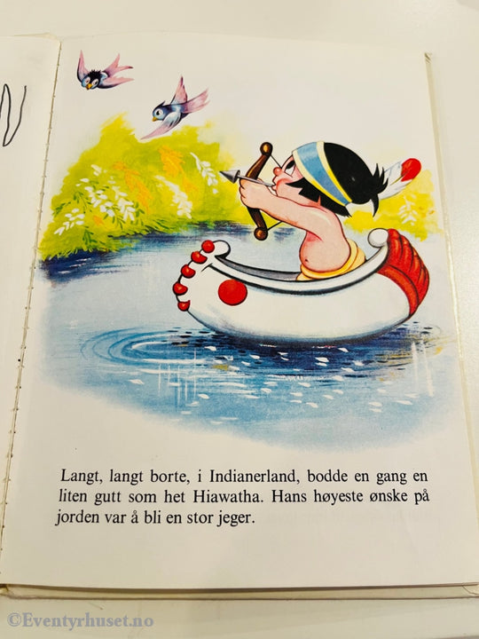 Hjemmets Småbokserie Nr. 4. Disney. 1974. Hiawatha Får Nye Venner. Fortelling
