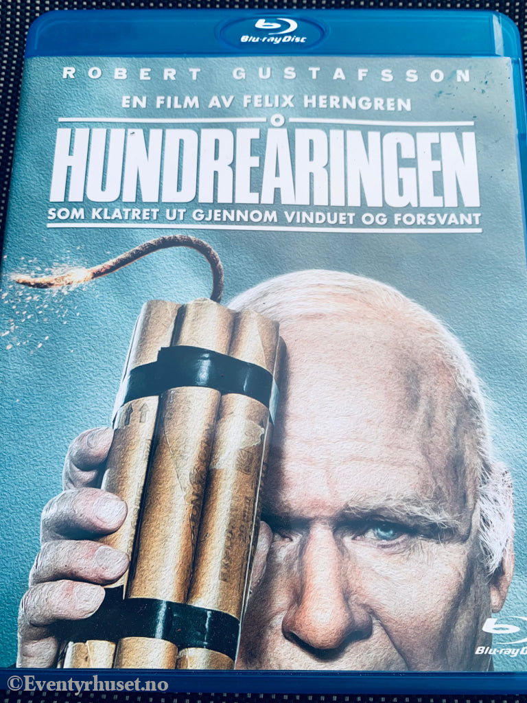 Hundreåringen Som Klatret Ut Gjennom Vinduet Og Forsvant. 2013. Blu-Ray. Blu-Ray Disc