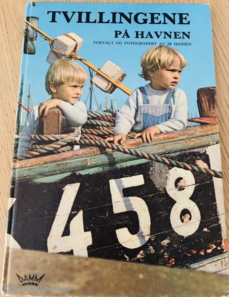 Ib Hansen. 1971. Tvillingene På Havnen. Fortelling