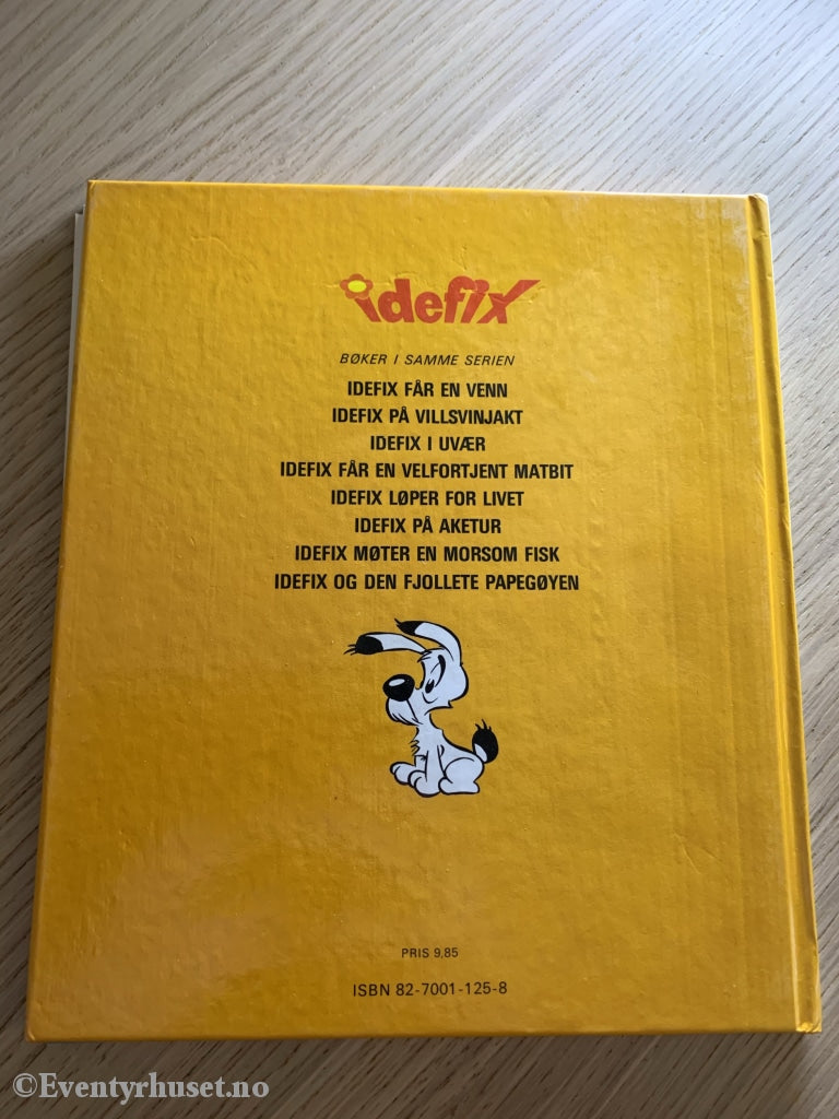 Idefix Og Den Fjollete Papegøyen. 1975. Fortelling