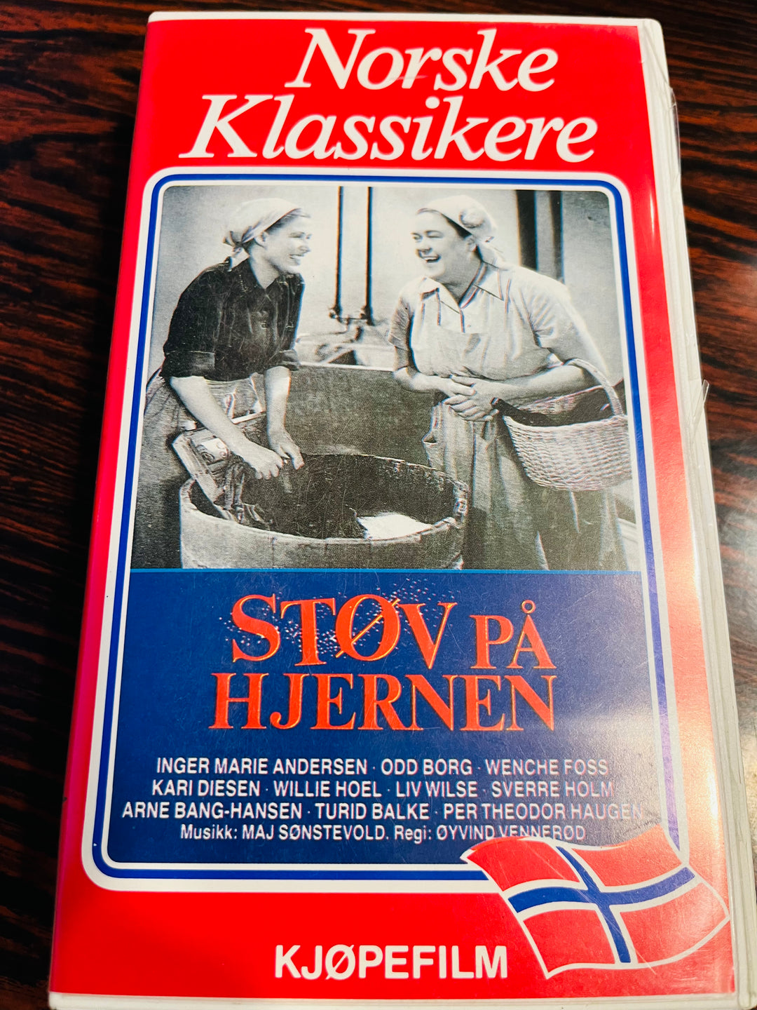 Støv på hjernen (Norske klassikere). 1959. VHS.