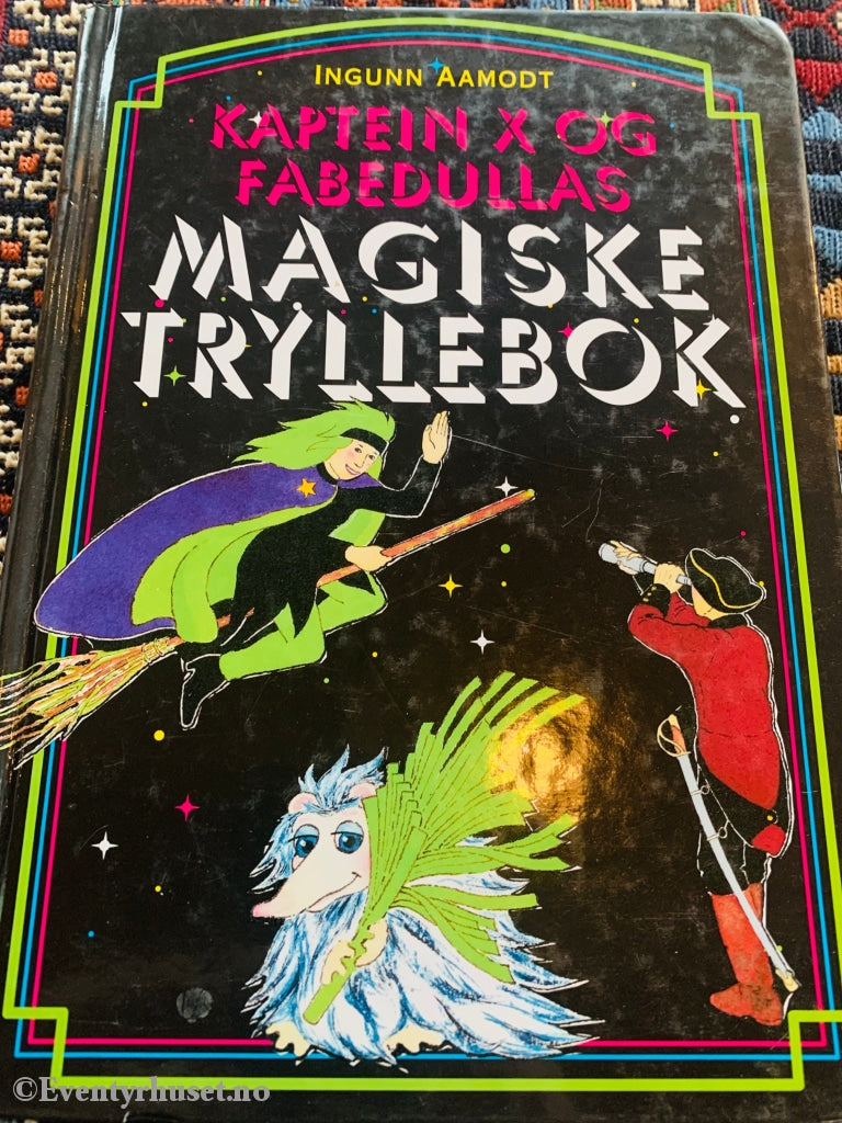 Ingunn Aamodt. 2001. Kaptein X Og Fabedullas Magiske Tryllebok. Fortelling