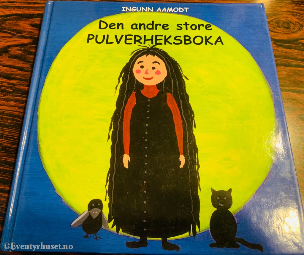 Ingunn Aamodt. 2007. Den Andre Store Pulverheksboka. Fortelling