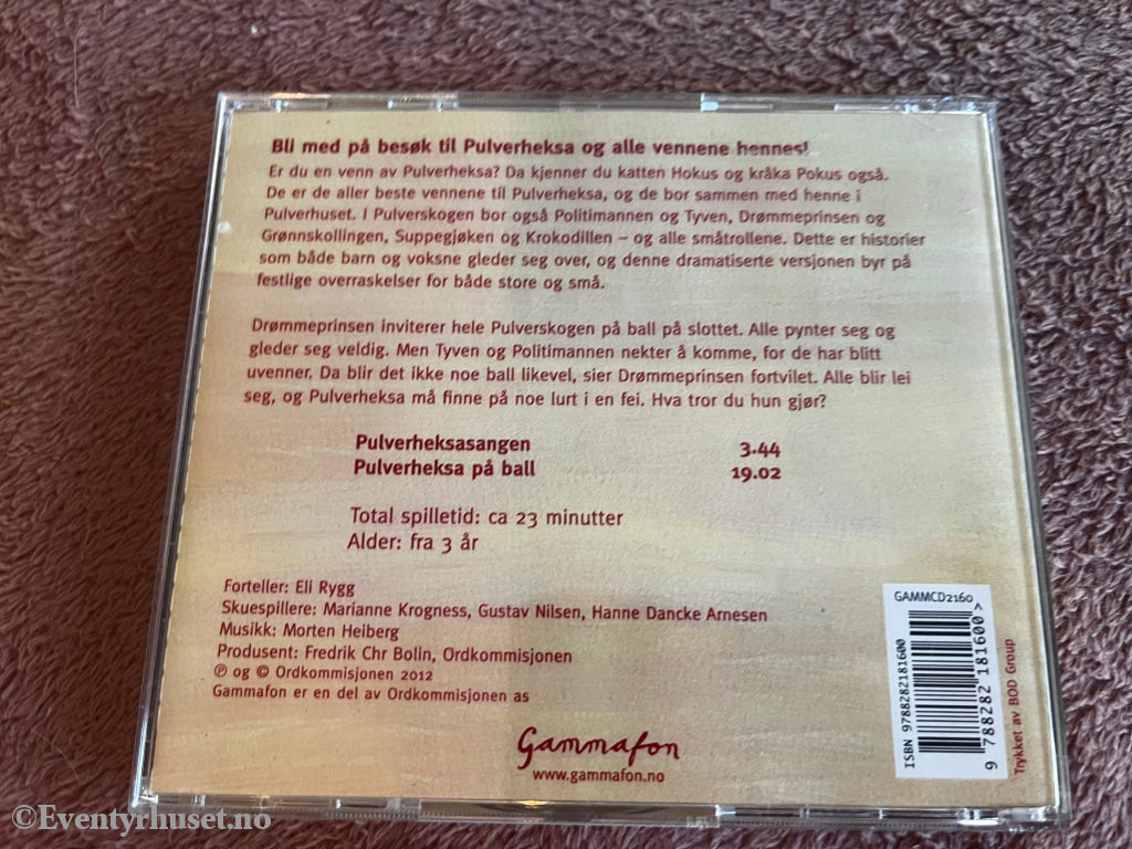 Ingunn Aamodt. 2011. Pulverheksa på ball. Lydbok på CD.