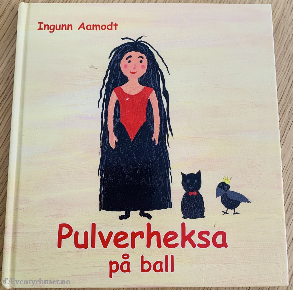 Ingunn Aamodt. 2012. Pulverheksa På Ball. Fortelling