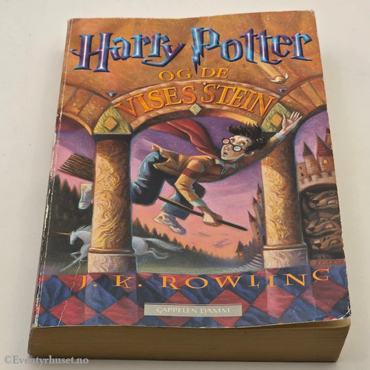 J.K. Rowling, 1999, Harry Potter og de vises stein. Bok.