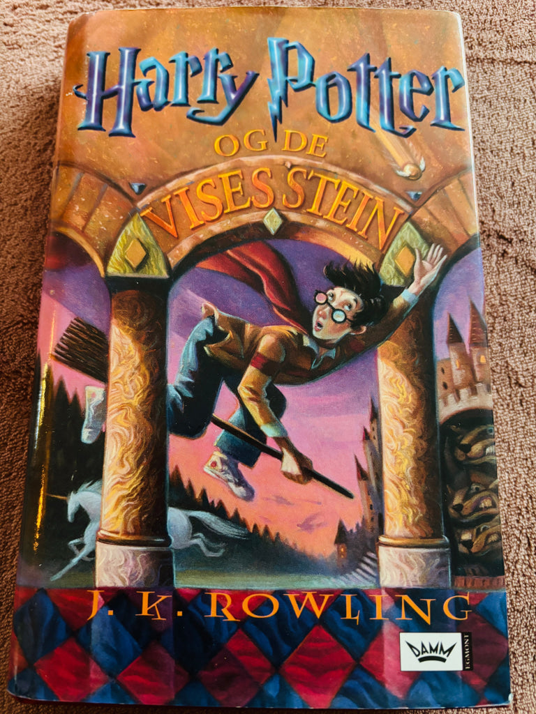 J.K. Rowling – Harry Potter og De vises stein. Bok.