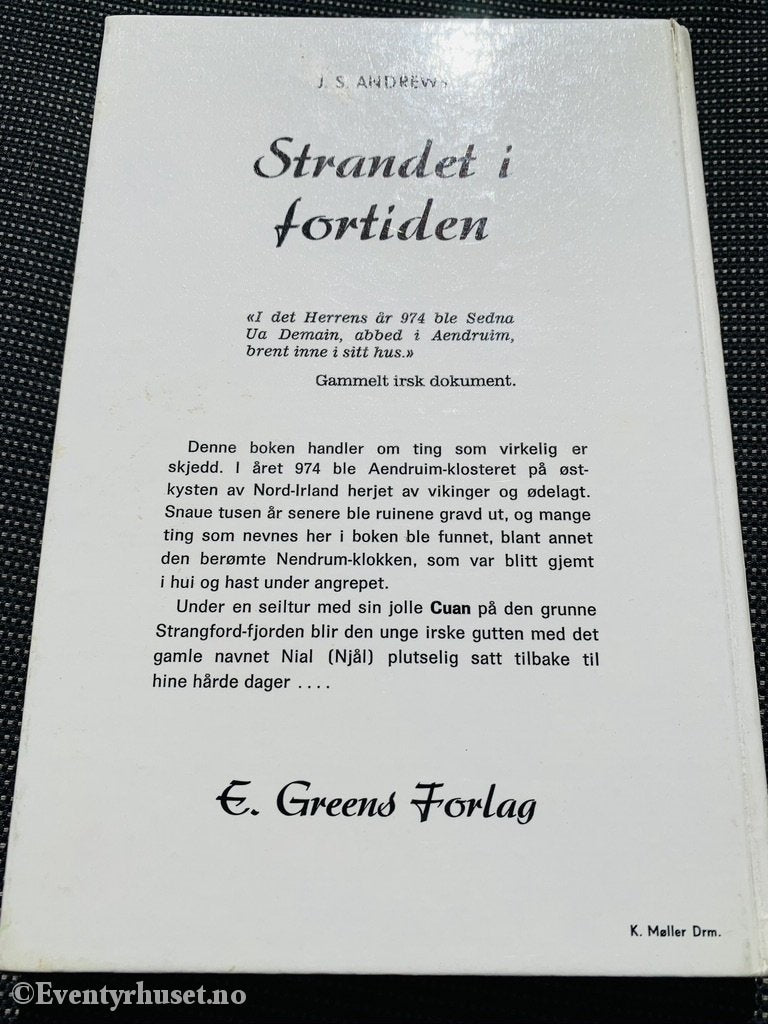 J. S. Andrews. 1969. Strandet I Fortiden. Fortelling