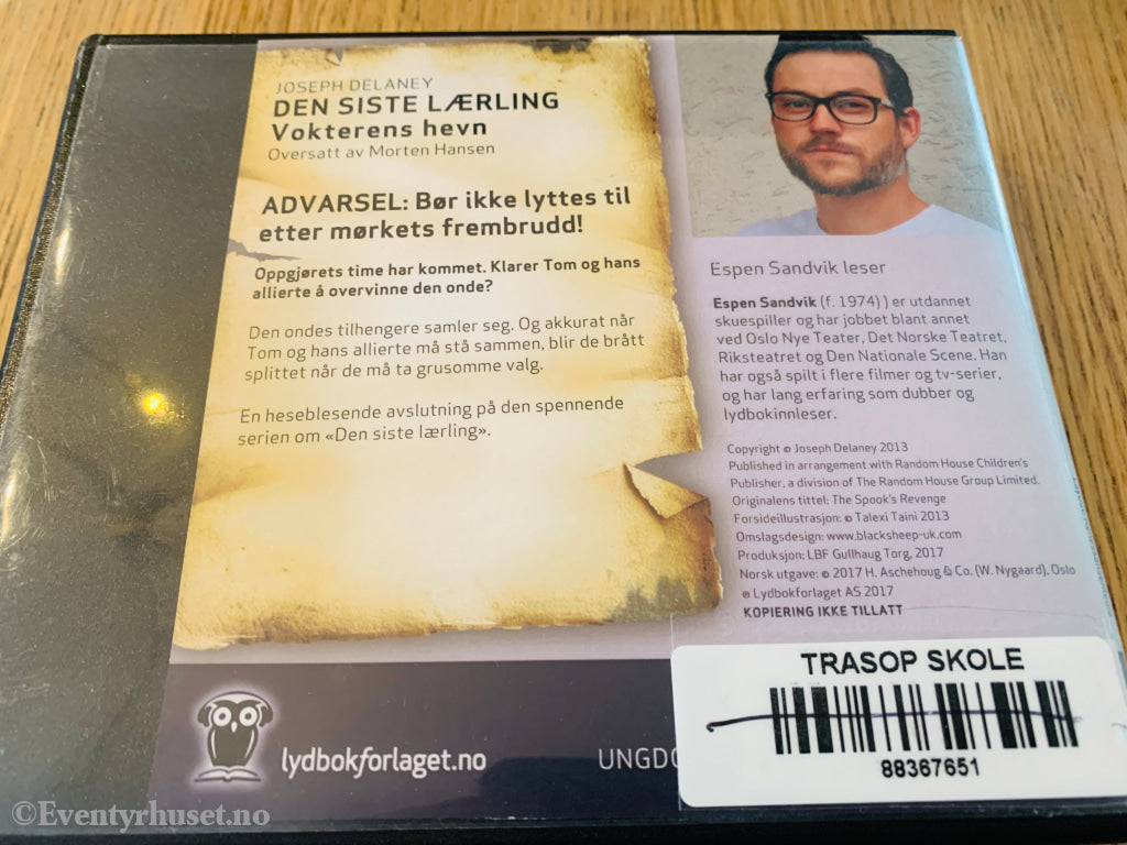 Joseph Delaney. Den siste lærling: Vokterens hevn. 2013. Lydbok på CD.