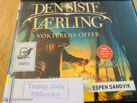 Joseph Delaney. Den siste lærling: Vokterens offer. 2012. Lydbok på CD.