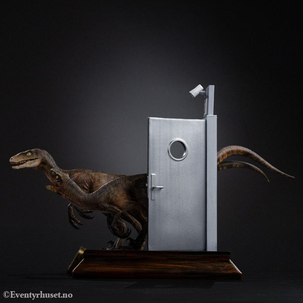 Jurassic Park Art Scale Statue 1/10 Raptors at the Kitchen’s Door 28 cm Collectibles