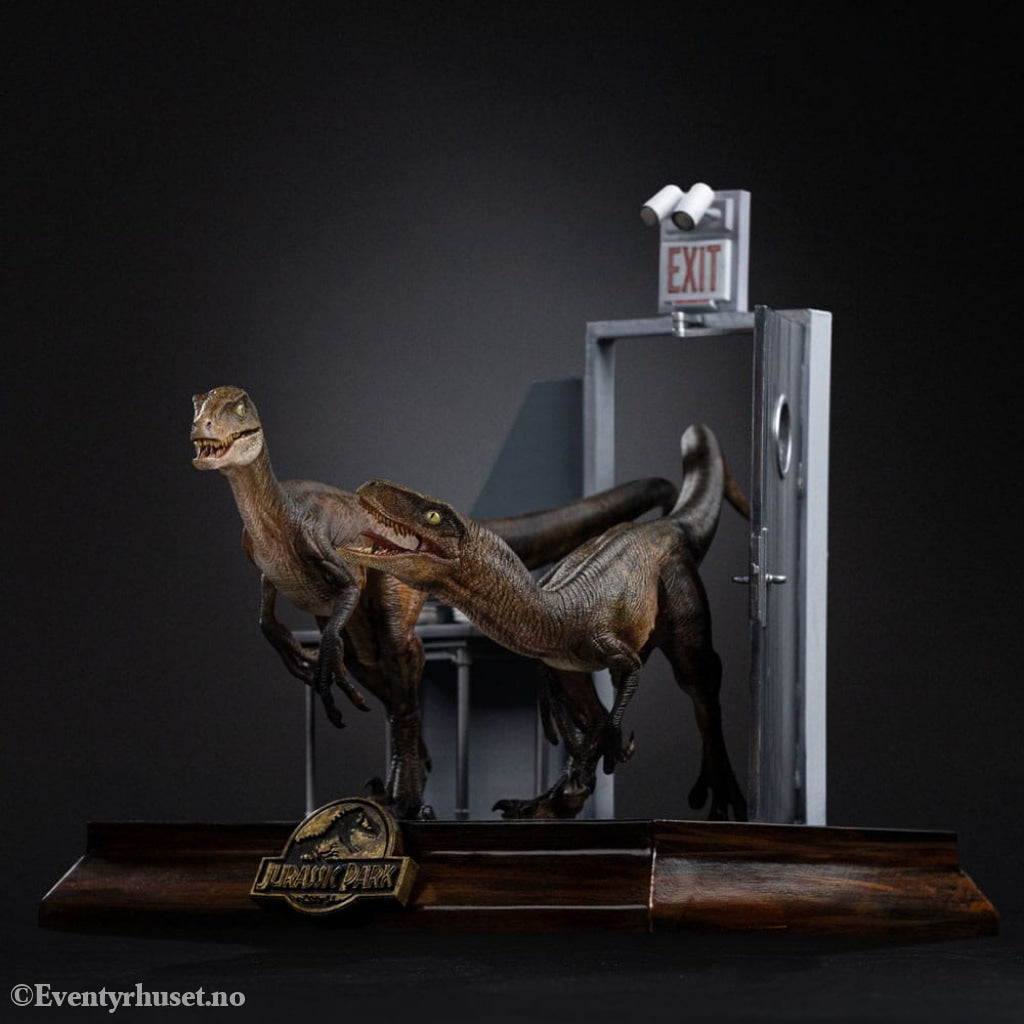 Jurassic Park Art Scale Statue 1/10 Raptors at the Kitchen’s Door 28 cm Collectibles