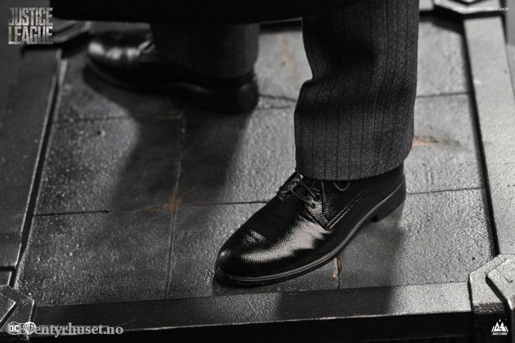 Justice League Statue 1/4 Bruce Wayne (Ben Affleck) 51 cm Collectibles