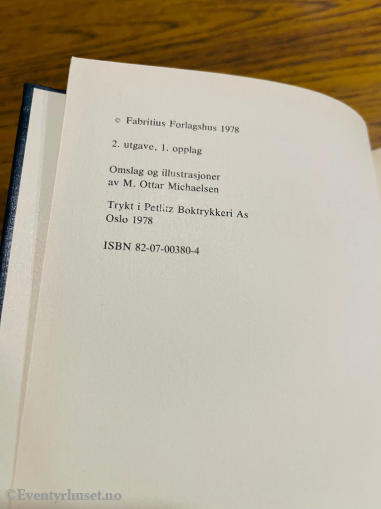 Kåre Holt. Cleng Peerson og Nils med luggen. Bok.
