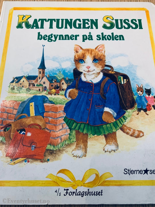 Kattungen Sussi Begynner På Skolen. 1986. Fortelling