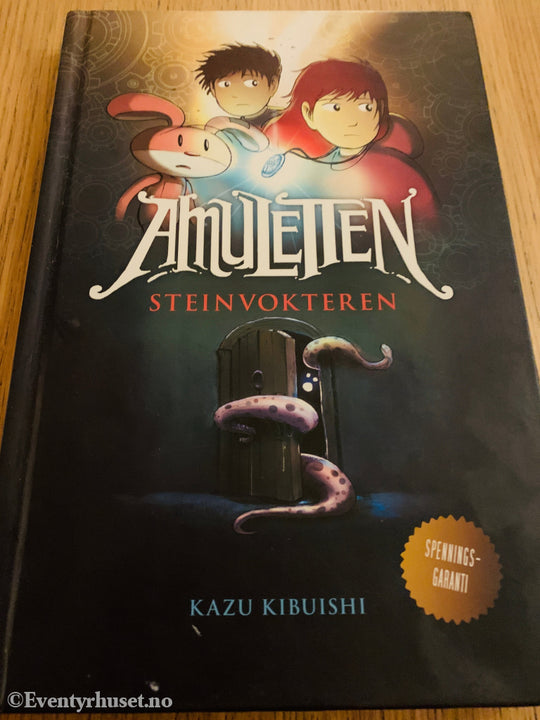 Kazu Kibuishi. 2008. Amuletten: Steinvokteren. Bok. Dorling Kindersley / Egmont Film