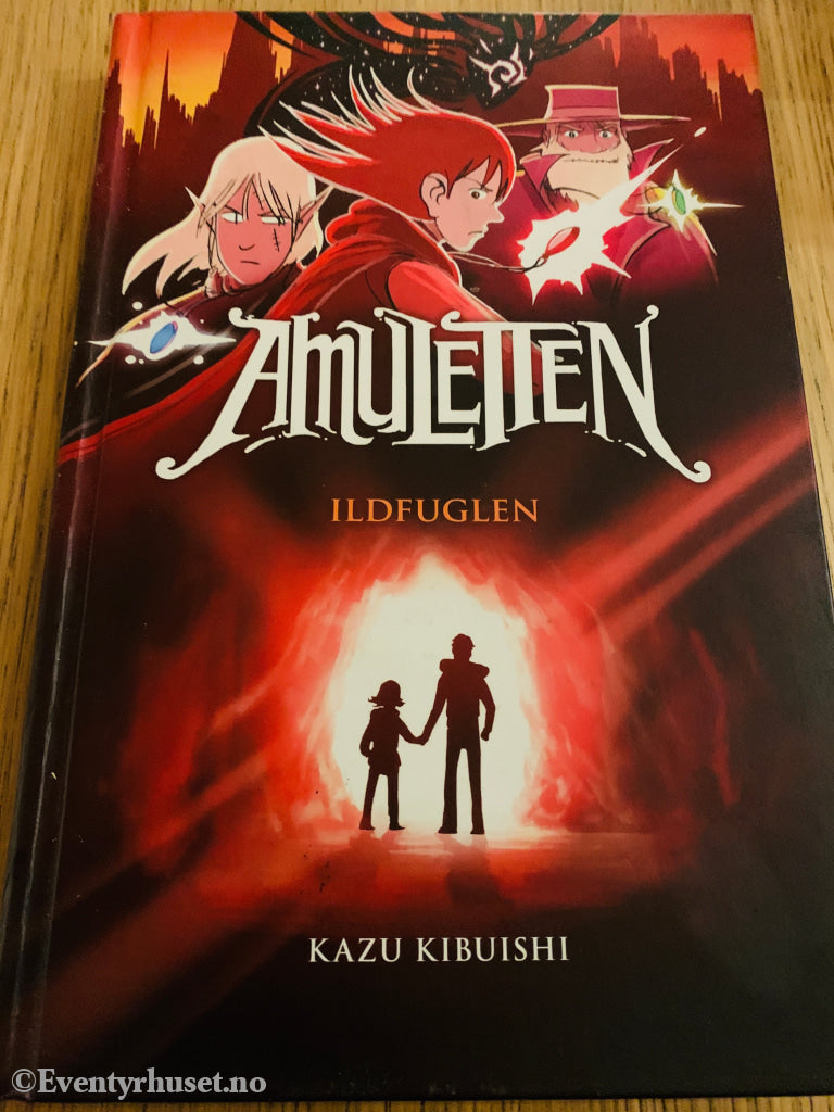 Kazu Kibuishi. 2010. Amuletten: Ildfuglen. Bok. Scanbox / Egmont Film