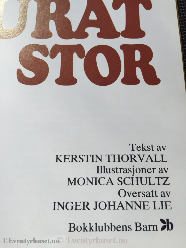 Kerstin Thorvall Monica Schultz. 1976. Akkurat Passe Stor. Fortelling