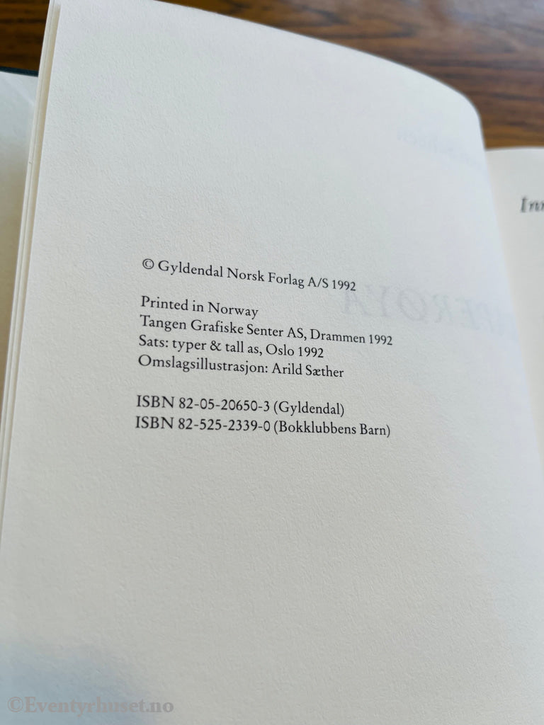 Kjersti Scheen. 1980-tallet. Kaperøya. Bok.