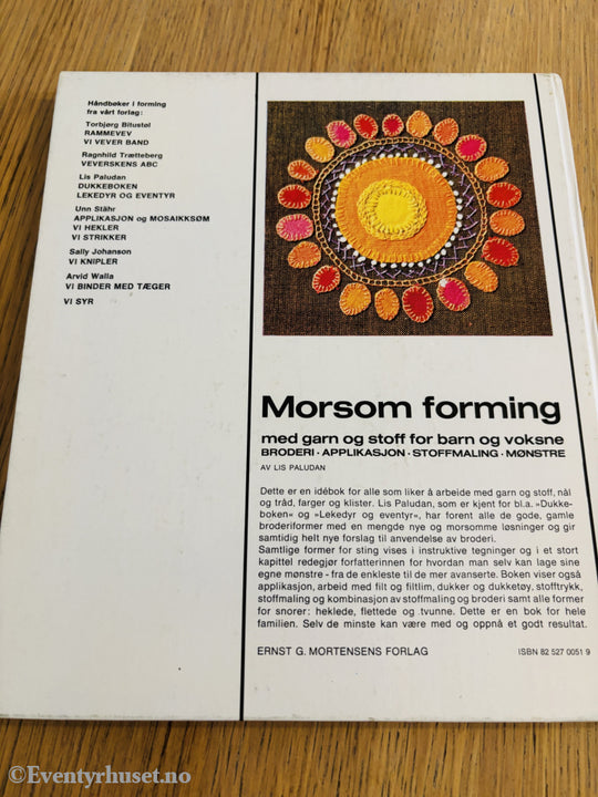 Lis Paludan. Morsom forming med garn og stoff. Bok.