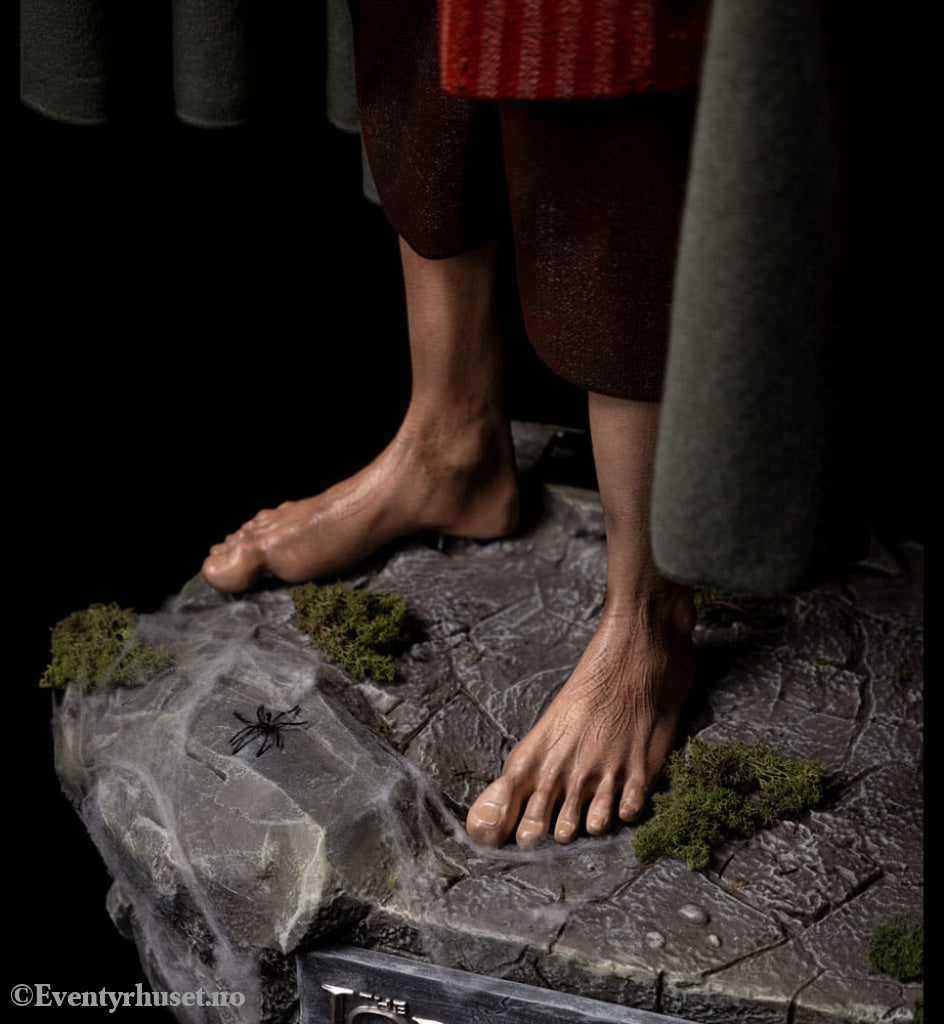 Lord of the Rings Life-Size Statue Frodo 152 cm Collectibles