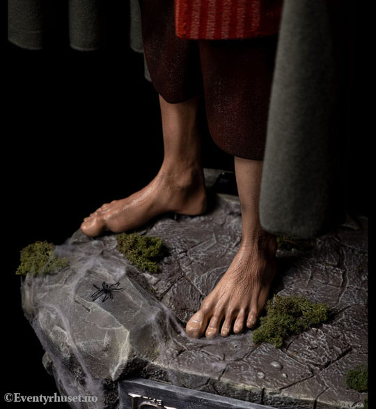 Lord of the Rings Life-Size Statue Frodo 152 cm Collectibles