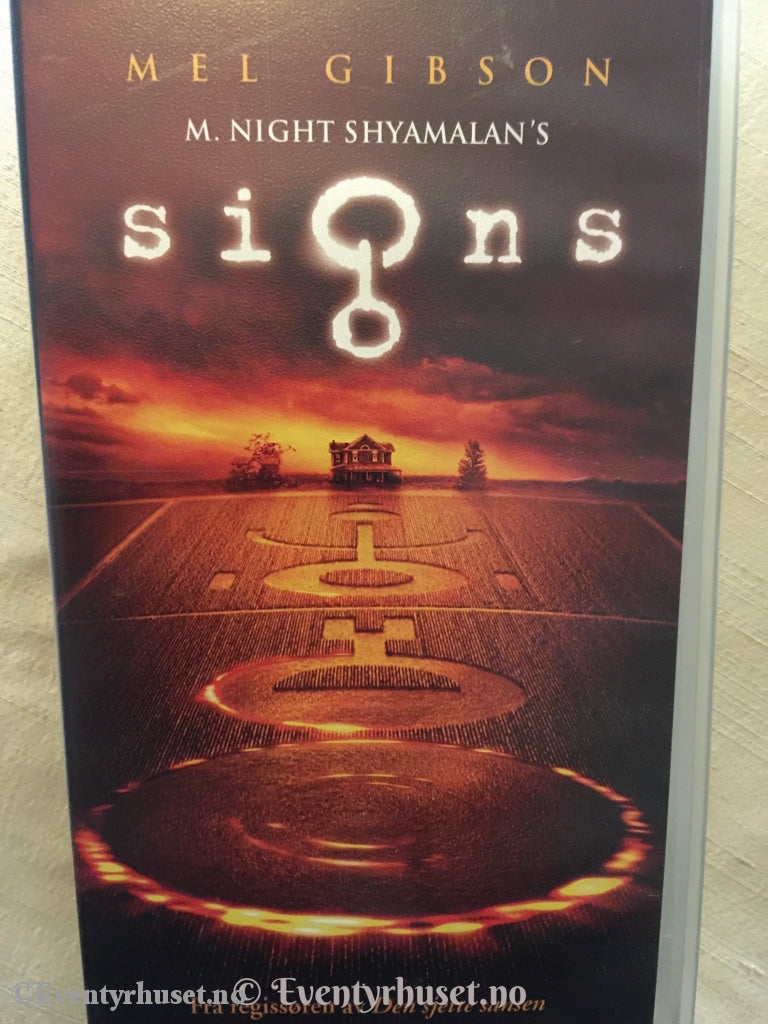 M. Night Shyamalans Signs. 2002. Vhs. Vhs