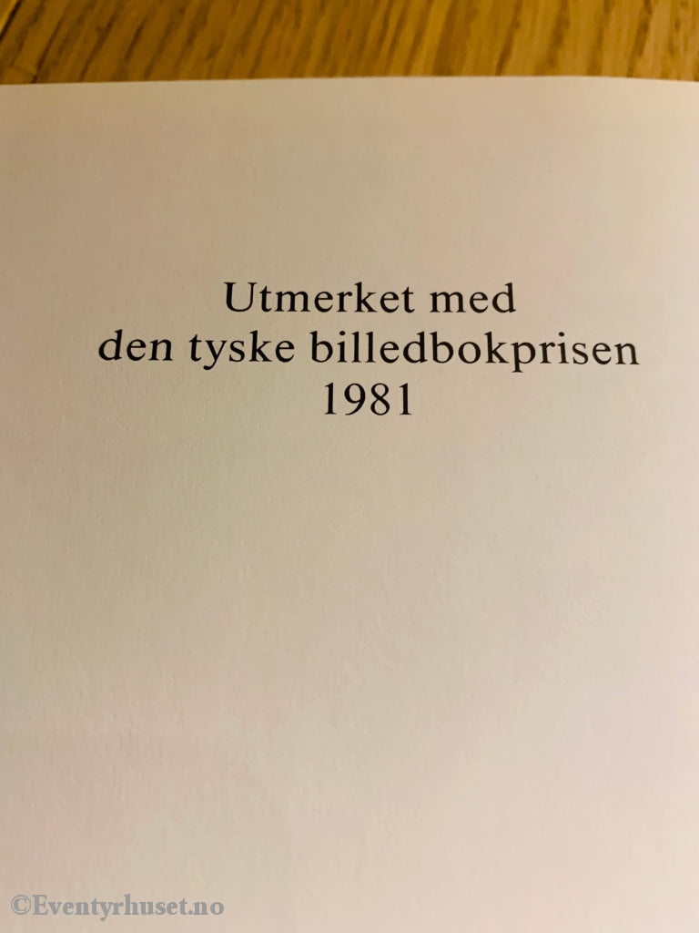 Margret Rettich. 1981. Tre Barn I En Båt. Fortelling